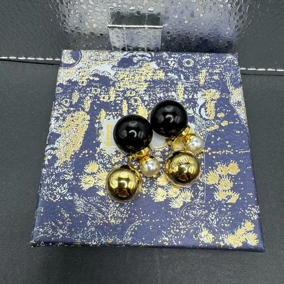 Dior Gold Tribales Pearl Earrings. - Picture 5 of 6